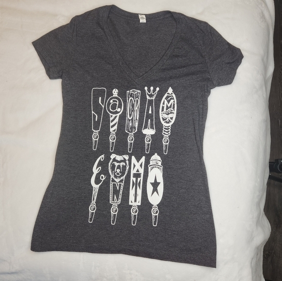 SACRAMENTO Beer Tap Grey V-Neck Tee-Shirt. Size S - Picture 2 of 5
